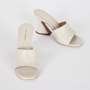 NWB Intentionally Blank 1-800 Heel Size 38